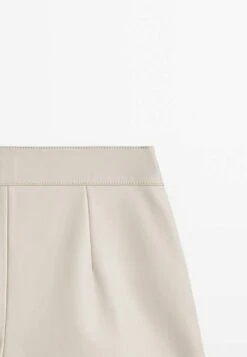 Massimo Dutti Bermuda With Darts - Shorts - White 12 Massimo Dutti Bermuda With Darts - Shorts - White -Massimo Dutti Shop f3054b77e0534ac7b3c8993be93f3680