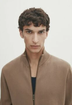 Massimo Dutti Milano With A Mock Neck And Zip - Cardigan - Stone 16 Massimo Dutti Milano With A Mock Neck And Zip - Cardigan - Stone -Massimo Dutti Shop f35ff9655da54c07a5c053d960114a02