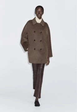 Massimo Dutti DOUBLE-BREASTED CROPPED - Short Coat - Dark Brown