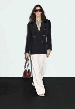 Massimo Dutti DOUBLE-BREASTED WITH GOLD RHINESTONE BUTTONS - Blazer - Dark Blue 12 Massimo Dutti DOUBLE-BREASTED WITH GOLD RHINESTONE BUTTONS - Blazer - Dark Blue -Massimo Dutti Shop f3d5a2fac9bd4271a0bd796e508e3ccd