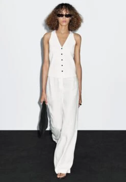 Massimo Dutti CONTRAST BUTTONS - Waistcoat - White -Massimo Dutti Shop f3e5803056d74c12bf34d31153db268c