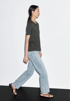 Massimo Dutti SHORT SLEEVE INTERLOCK WITH CREW NECK - Basic T-shirt - Grey -Massimo Dutti Shop f410f9bd8a2f452eb89e20133670d5f7