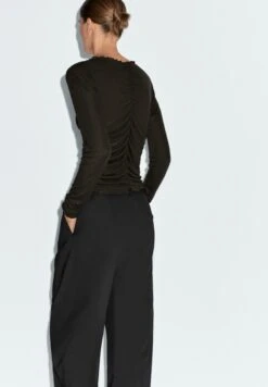 Massimo Dutti GATHERED LONG SLEEVE WITH V-NECK - Long Sleeved Top - Mottled Dark Brown -Massimo Dutti Shop f4dd5c70c6db4d189a37547c71444a88