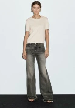 Massimo Dutti FADED CREW NECK - Basic T-shirt - Stone 15 Massimo Dutti FADED CREW NECK - Basic T-shirt - Stone -Massimo Dutti Shop f53c502212cf4f8c910319d8f82207be