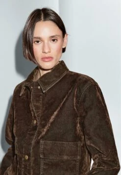 Massimo Dutti SHORT WITH POCKETS AND FINISH - Denim Jacket - Dark Brown 14 Massimo Dutti SHORT WITH POCKETS AND FINISH - Denim Jacket - Dark Brown -Massimo Dutti Shop f59feb19af7b4a1f994c4a7fd0c1b70f