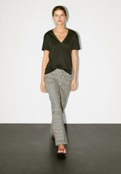 Massimo Dutti FLOWING V-NECK WITH SHORT SLEEVES - Basic T-shirt - Black