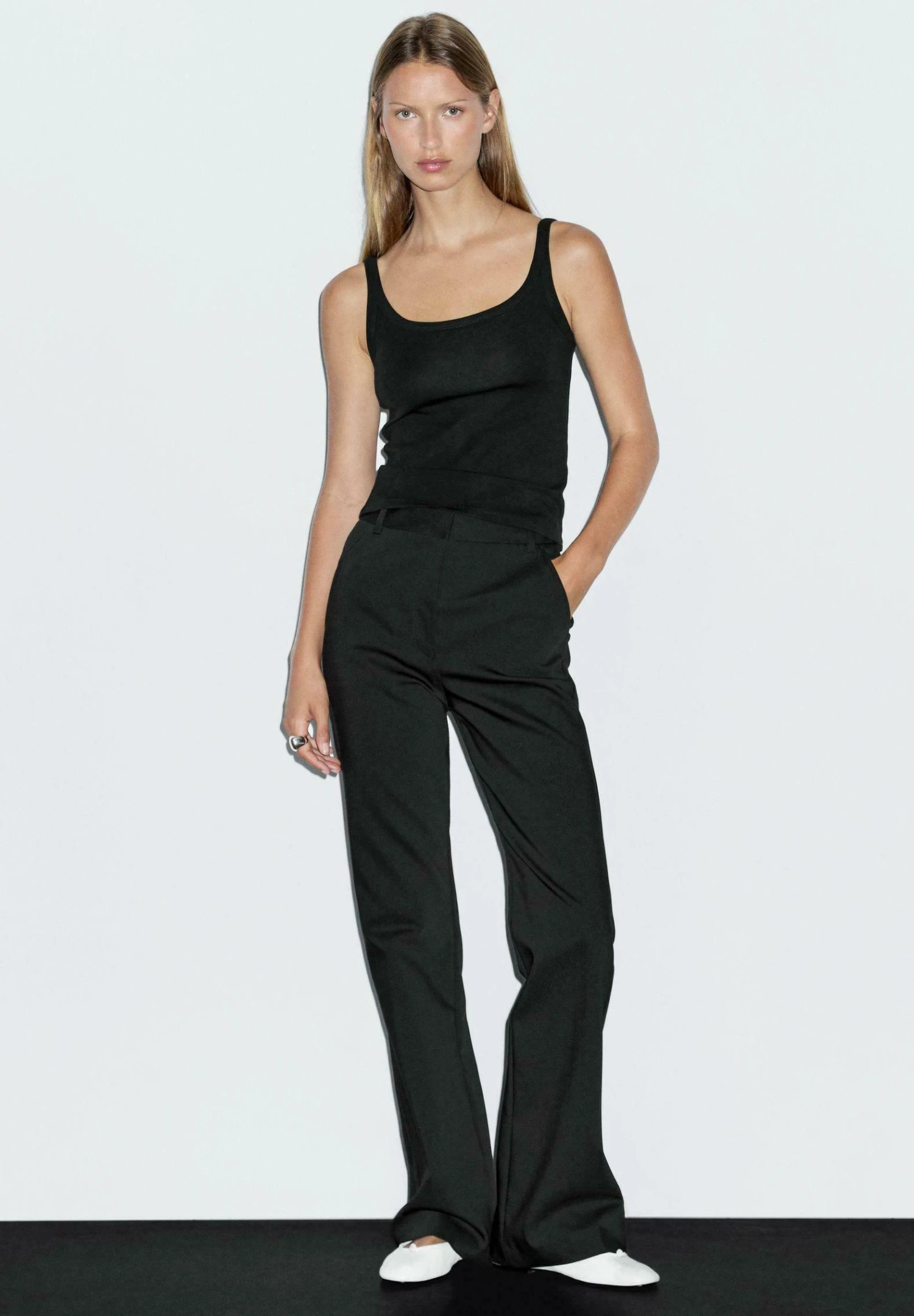 Massimo Dutti FLARED STRETCH - Relaxed Fit Jeans - Black 4 Massimo Dutti FLARED STRETCH - Relaxed Fit Jeans - Black - Image 2