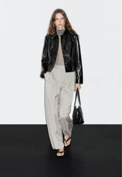 Massimo Dutti CROPPED - Leather Jacket - Black