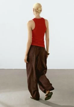 Massimo Dutti RIBBED HALTER - Basic T-shirt - Red 17 Massimo Dutti RIBBED HALTER - Basic T-shirt - Red -Massimo Dutti Shop f673b903907440b3b270fe7e43bc979e