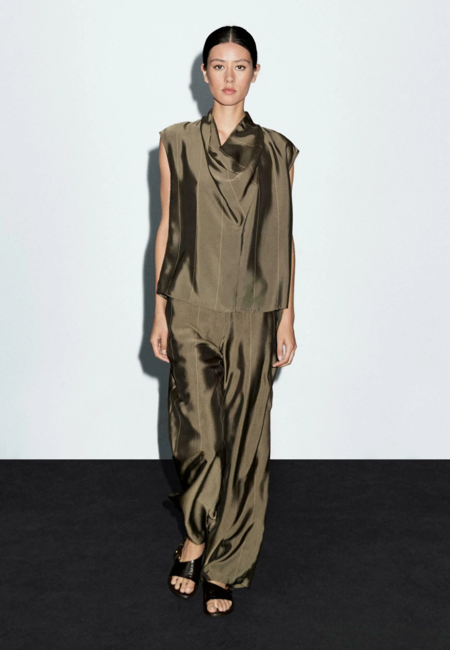 Massimo Dutti FLOWING GARMENT WITH STRIPED DETAILS - Blouse - Khaki 4 Massimo Dutti FLOWING GARMENT WITH STRIPED DETAILS - Blouse - Khaki - Image 2