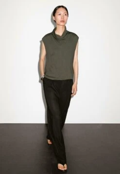 Massimo Dutti FLOWING GARMENT WITH DRAPED NECK DETAIL - Blouse - Dark Green -Massimo Dutti Shop f7481e13448f40558815fce67f2227ac