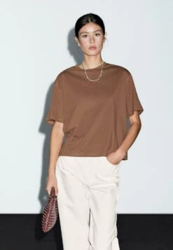 Massimo Dutti OVERSIZE WITH SEAM DETAIL - Basic T-shirt - Brown