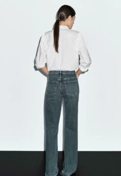 Massimo Dutti MID-RISE BELL BOTTOM - Flared Jeans - Blue -Massimo Dutti Shop f7a3790fcd9346658fc9e7fd79e4aa48