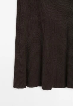 Massimo Dutti LONG RIBBED KNIT - Maxi Skirt - Brown -Massimo Dutti Shop f9f24339babb4b2db49fab90b0b54b64