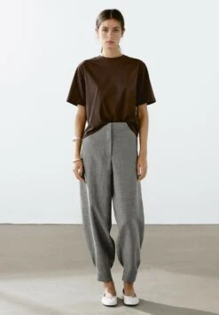 Massimo Dutti SHORT SLEEVE WITH TOPSTITCHING DETAIL - Basic T-shirt - Dark Brown -Massimo Dutti Shop fa163963ee834a5eb3fa20a0b8e93298