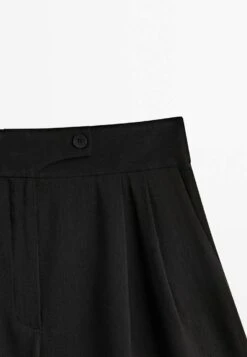 Massimo Dutti Bermuda With Darts - Shorts -Massimo Dutti Shop fa8f8c555ed04c348cb92d55f23fa640