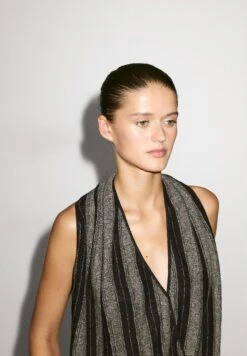 Massimo Dutti CROSSOVER HALTER TOP - Top - Black -Massimo Dutti Shop fb41e2f0ac3e411ca0868363adb68c6f