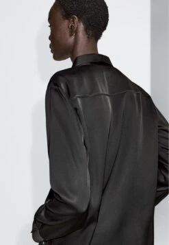 Massimo Dutti FLOWING SATIN LONG SLEEVE - Button-down Blouse - Black -Massimo Dutti Shop fcf45a57ed324a3bb30aecf97a0333cb