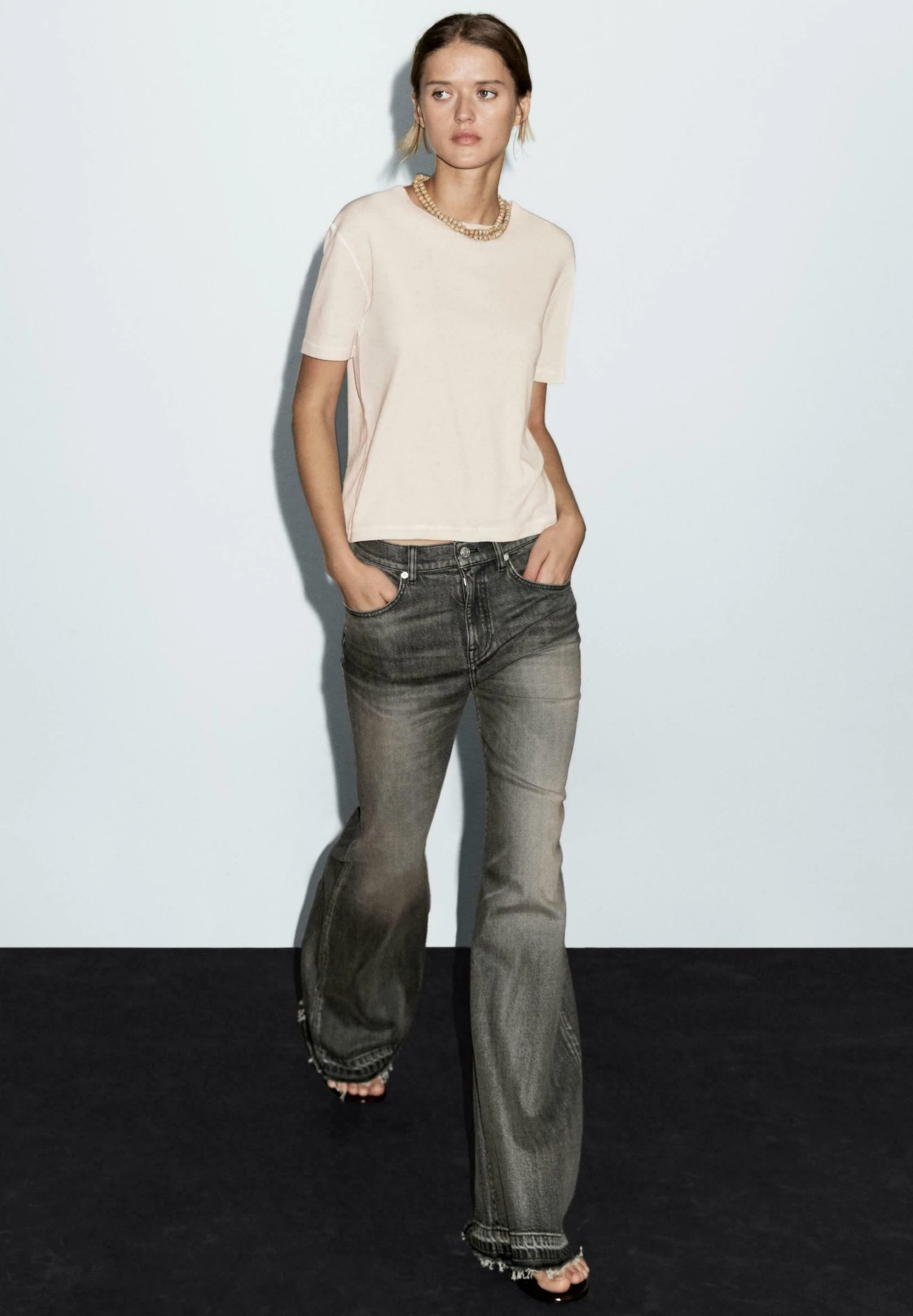 Massimo Dutti FADED CREW NECK - Basic T-shirt - Stone 4 Massimo Dutti FADED CREW NECK - Basic T-shirt - Stone - Image 2