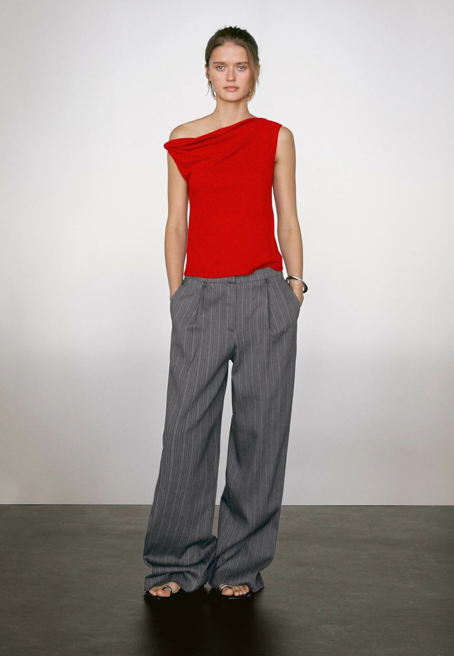 Massimo Dutti DRAPED WITH KNOT DETAIL - Top - Red 4 Massimo Dutti DRAPED WITH KNOT DETAIL - Top - Red - Image 2