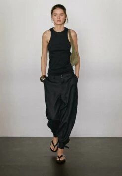 Massimo Dutti RIBBED HALTER - Basic T-shirt - Black -Massimo Dutti Shop fe72739ccc61492da148e8a45dbcbf6c