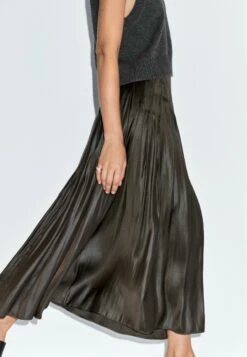 Massimo Dutti PINTUCK MIDI WITH WAXED FINISH - Pleated Skirt - Mottled Dark Green -Massimo Dutti Shop ffe07237ad864f22ad26321b382ce0cc